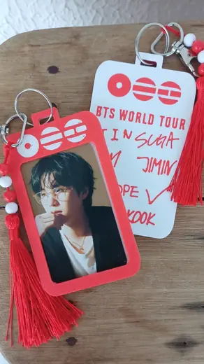 Porta-cartao BTS World Tour vermelho